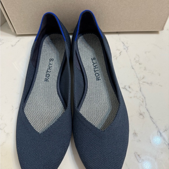 The Point II in Deep Navy, size 9, like new. - Picture 2 of 6